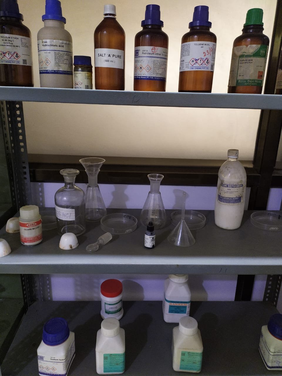 Laboratory workstation for product testing