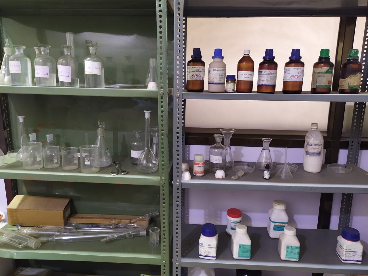 Quality laboratory instruments and sample review setup